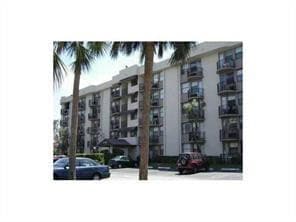 Building Photo - 2771 Riverside Dr