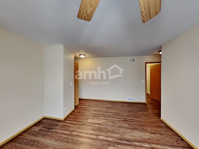 Building Photo - 329 Verbena Ln
