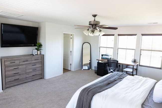 Building Photo - 3279 E Milky Way