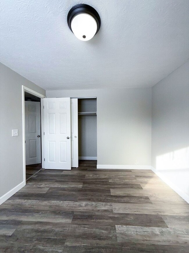 Building Photo - Newly Renovated 3BR Home on a Quiet Cul-de-Sac | Spacious Yard & Basement