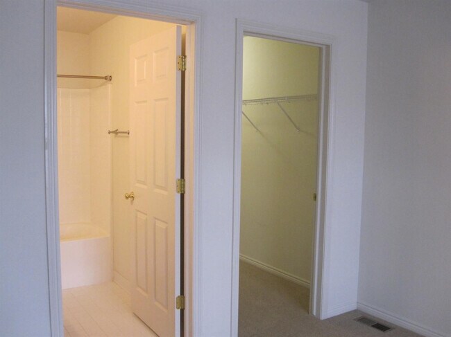 Building Photo - 3055 Barclay Wy