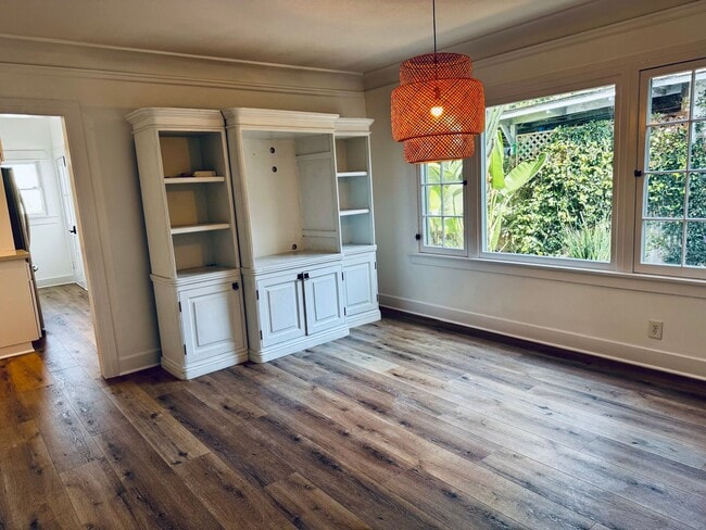 Building Photo - Remodelled Two Bedroom Home + Office for Rent in LB!