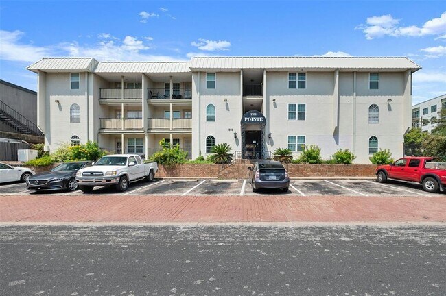 Building Photo - 910 Duncan Ln