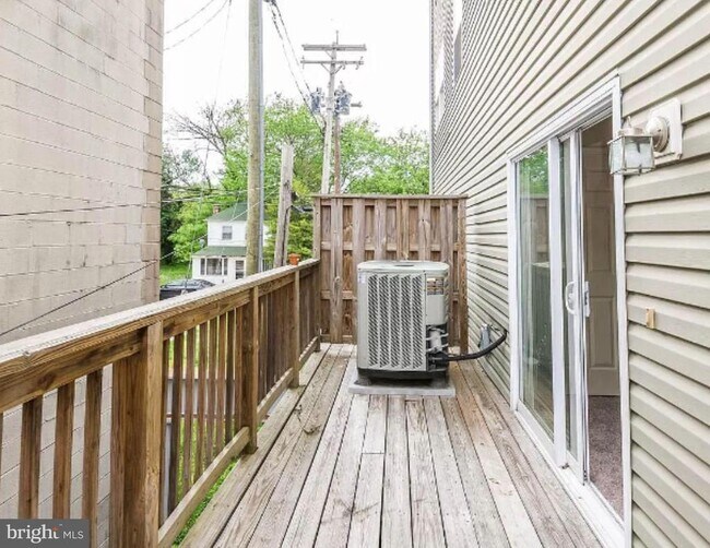 Building Photo - 5235 Crowson Ave