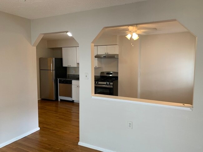 Building Photo - 50 Oliver St