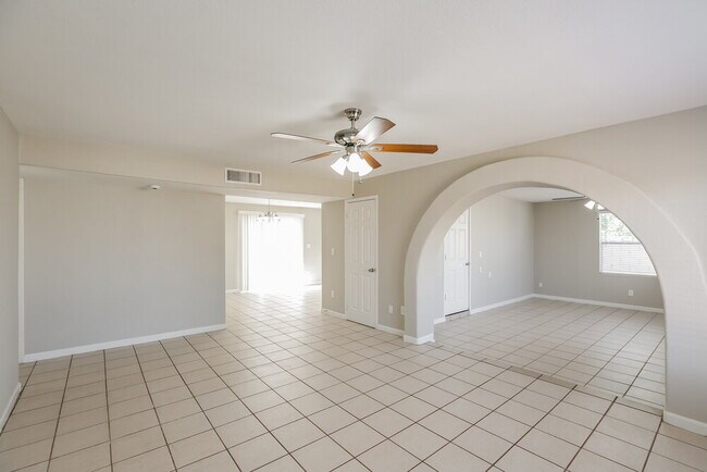 Building Photo - 5233 W Cypress St