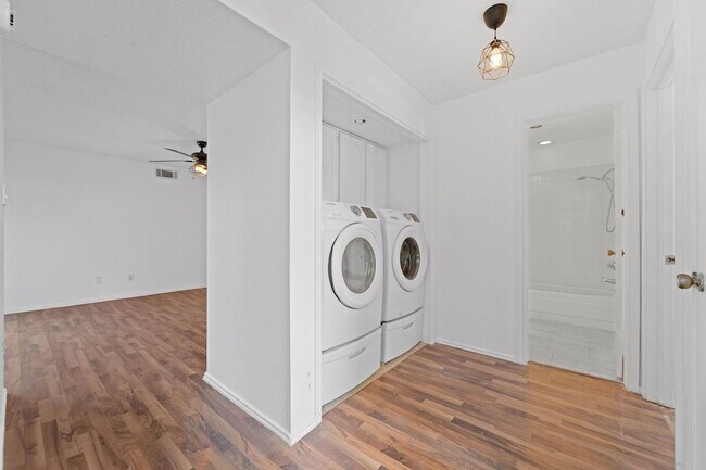 Building Photo - 1828 Alameda Dr