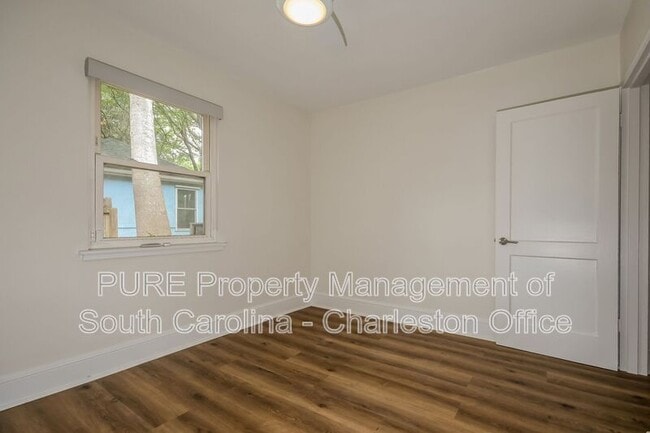 Building Photo - 1239 Sunset Dr
