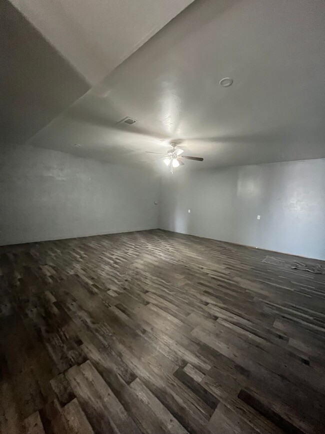 Building Photo - 3 bedroom plus BONUS Room 2 bath home in H...