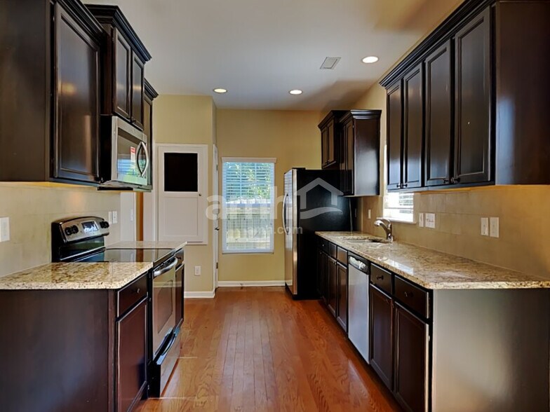 Building Photo - 660 Smithridge Way
