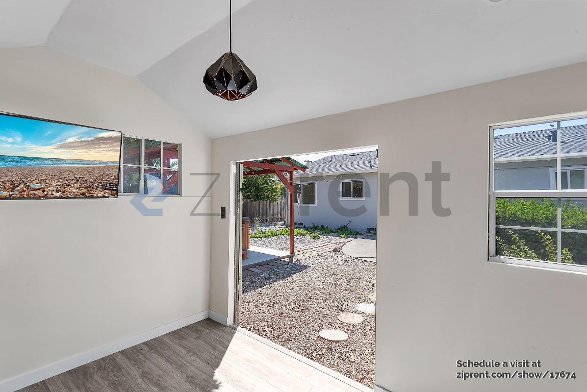 Building Photo - Unit