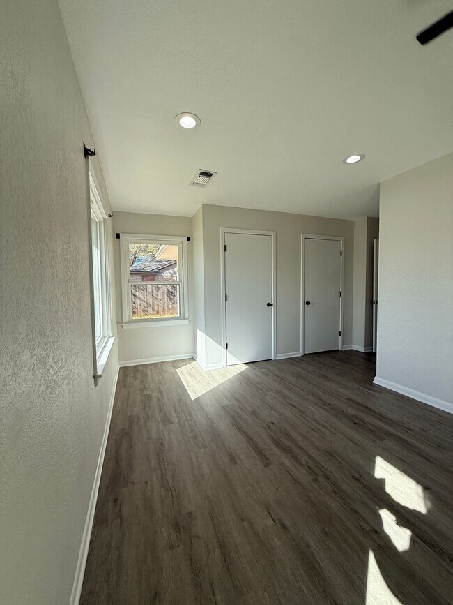 Building Photo - Bright & Clean 3 Bedroom 2 Bath