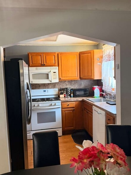 Building Photo - 24800 Dunning St