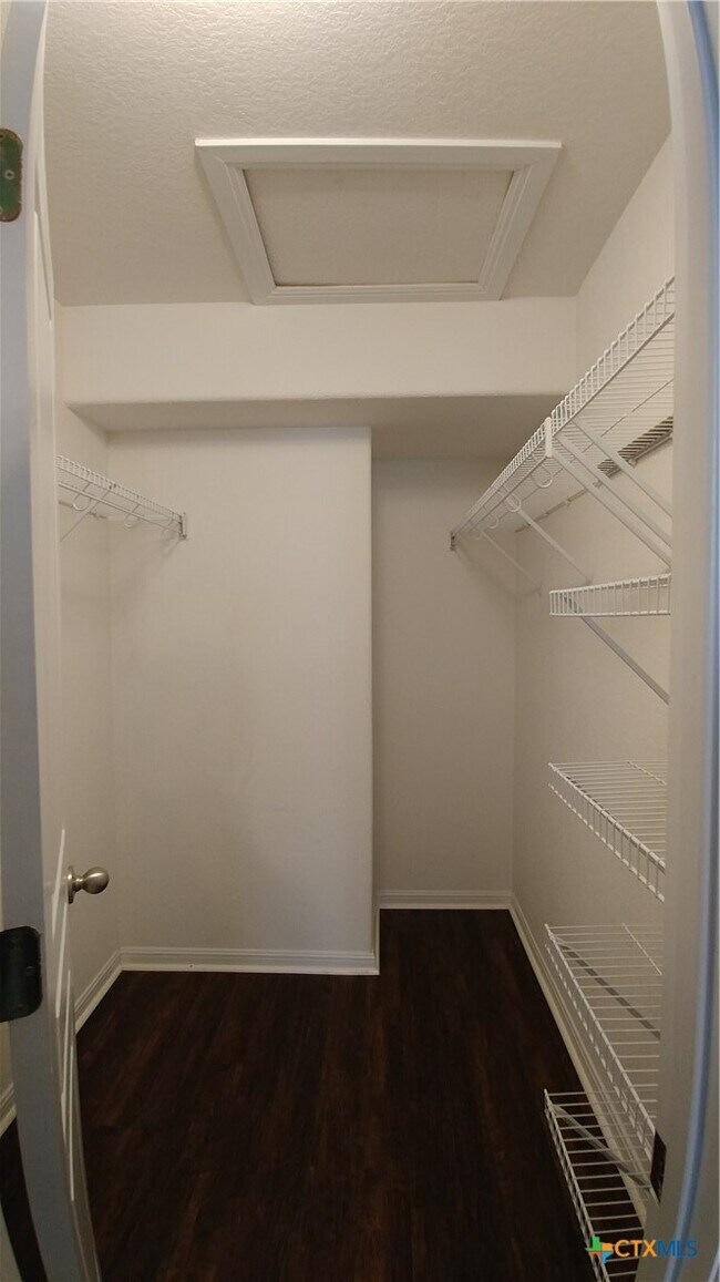 Building Photo - 112 Rush Haven AB