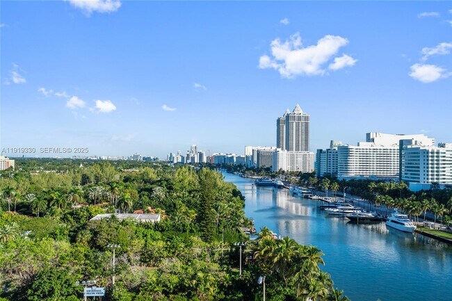 Building Photo - 4101 Pine Tree Dr