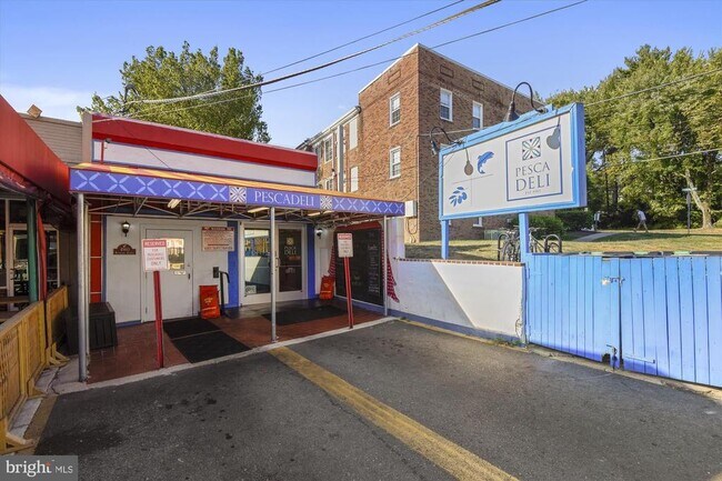 Building Photo - 4915 Hampden Ln