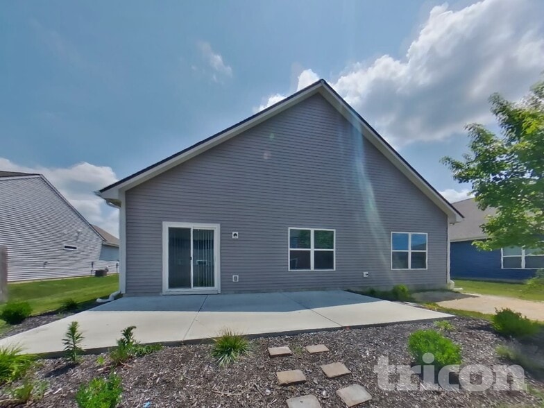 Building Photo - 6646 Laurelwood Dr