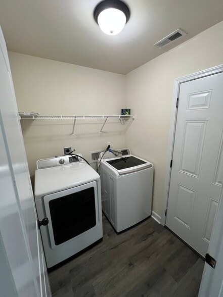 Building Photo - 208 Breakwater Dr