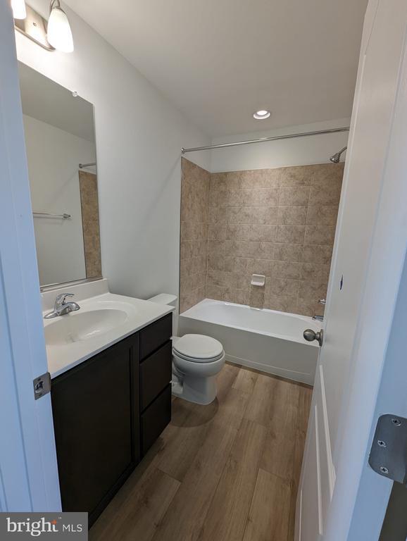 Building Photo - 241 Hillsdale Pl