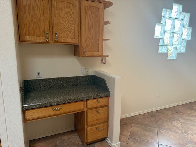 Building Photo - Location, Location!  3 Br, 2 Ba, fireplace in living room, kitchen appliances