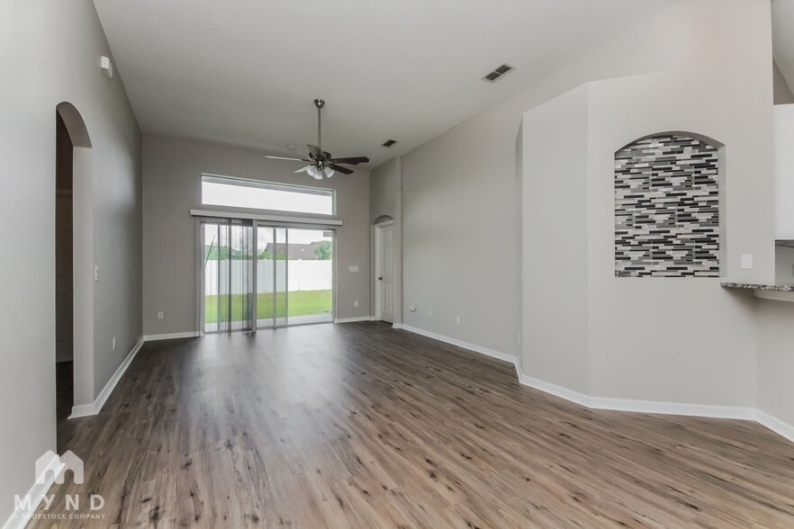 Building Photo - 723 Stonewyk Way