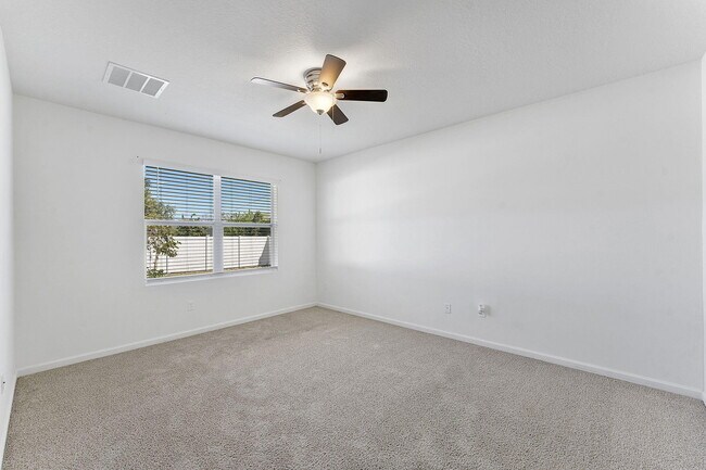 Building Photo - 357 SE Oakridge Dr