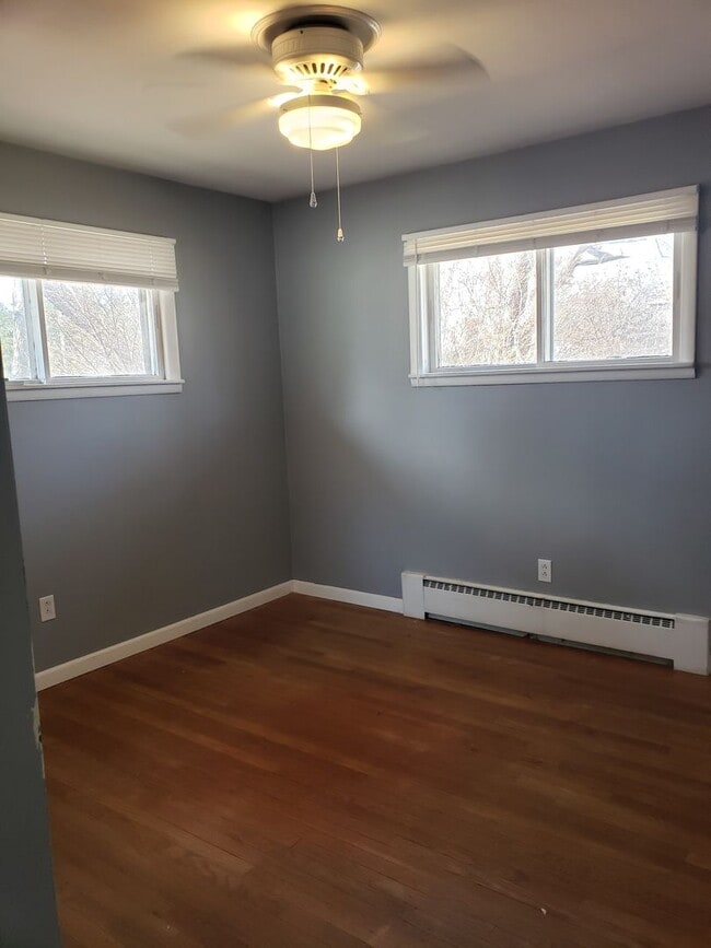 Building Photo - 3 BD Ranch with THREE garages