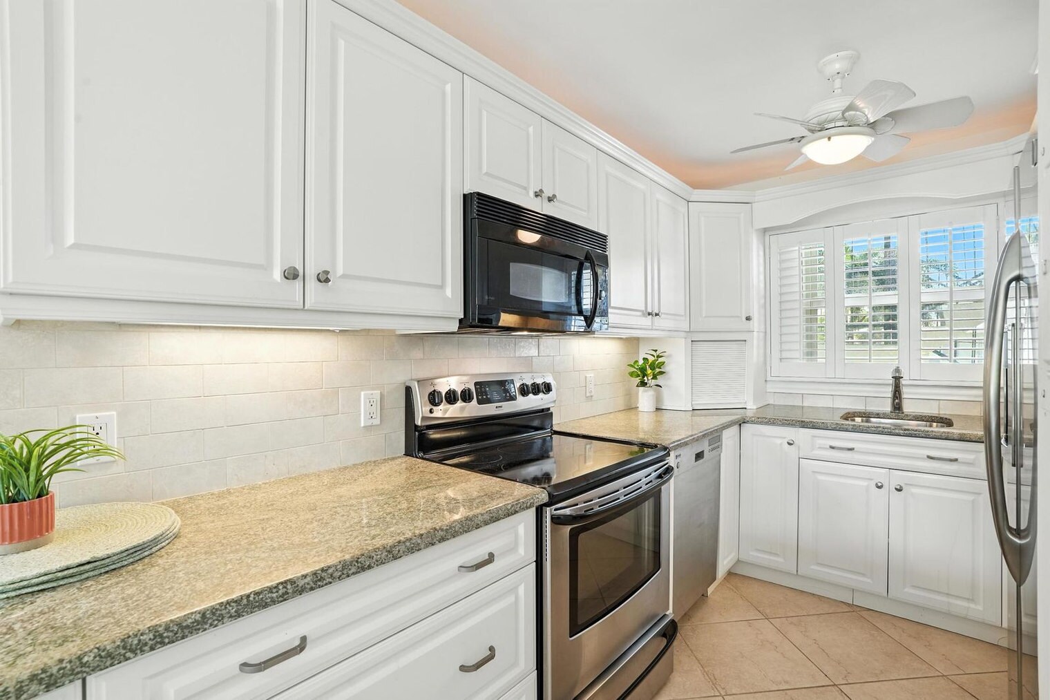 Building Photo - 636 Broad Ave S