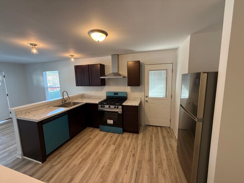 Building Photo - 4074 Boulevard Pl