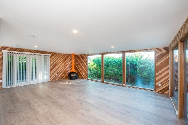 Building Photo - Mesa Verde