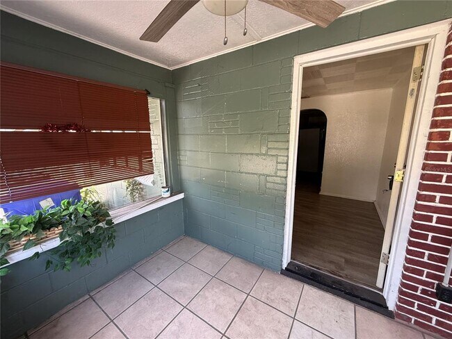 Building Photo - 1117 N Brack St