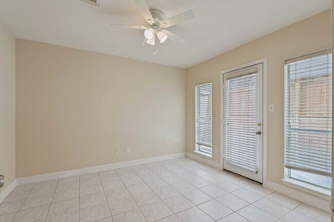 Building Photo - 1315 Anita St