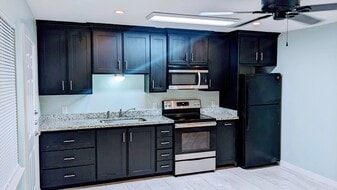 Building Photo - 917 Hendricks Ave