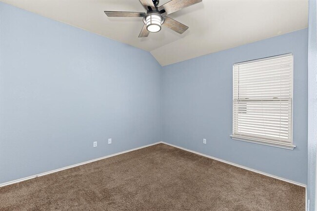 Building Photo - 244 Chickadee Ln