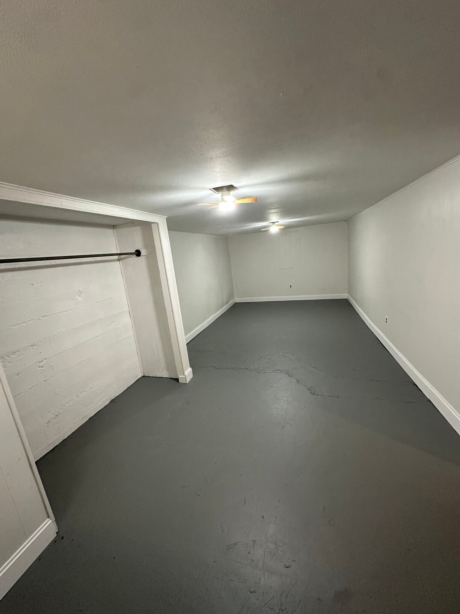 Building Photo - 9448 Harold Dr