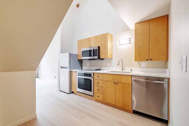 Building Photo - 461 2nd St