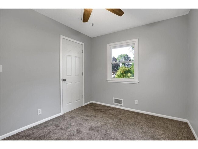 Building Photo - 2586 Martin Way