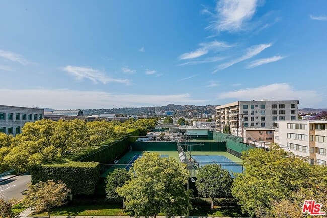 Building Photo - 328 N Maple Dr