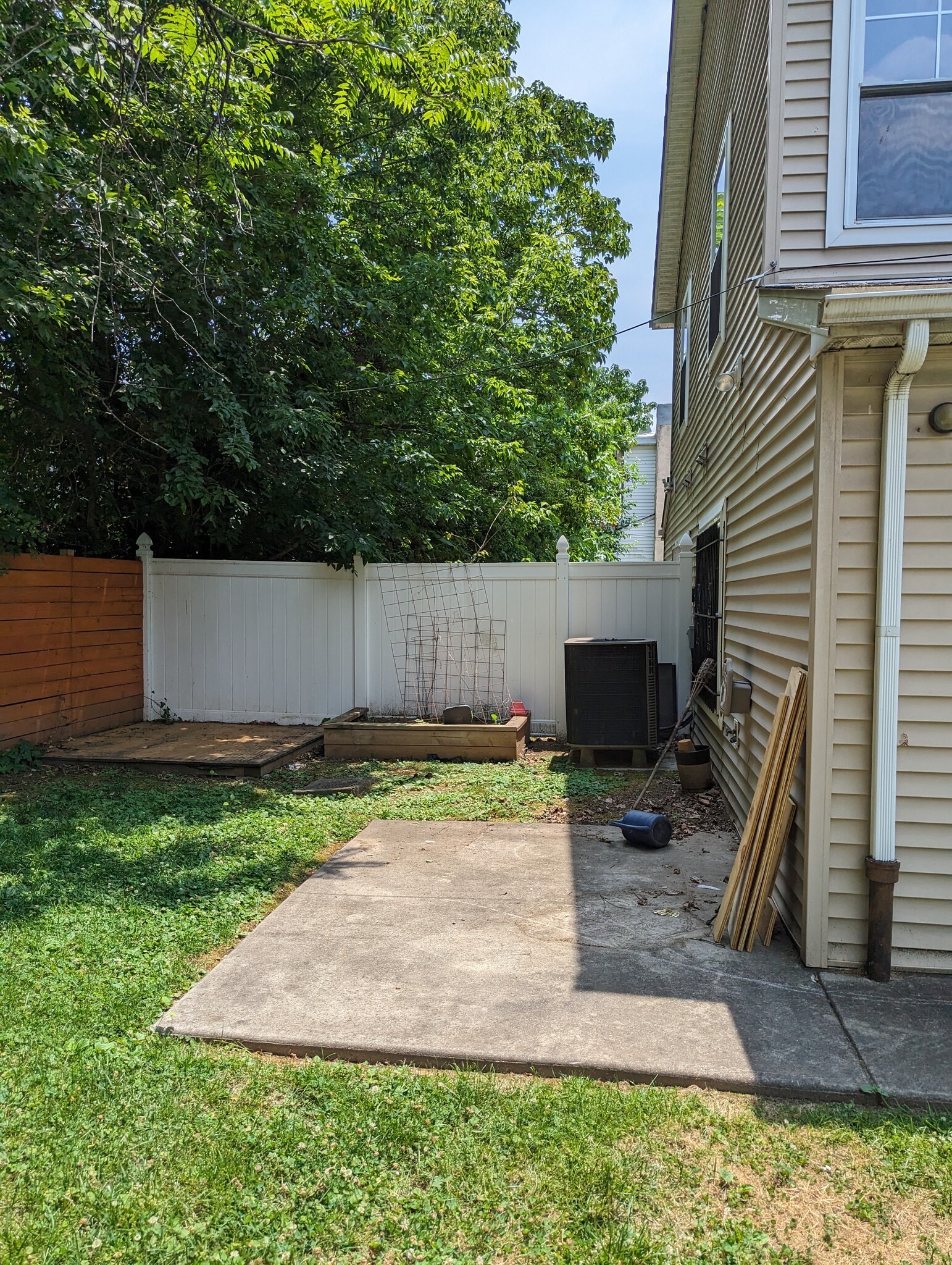 Backyard 3 - 631 N 44th St