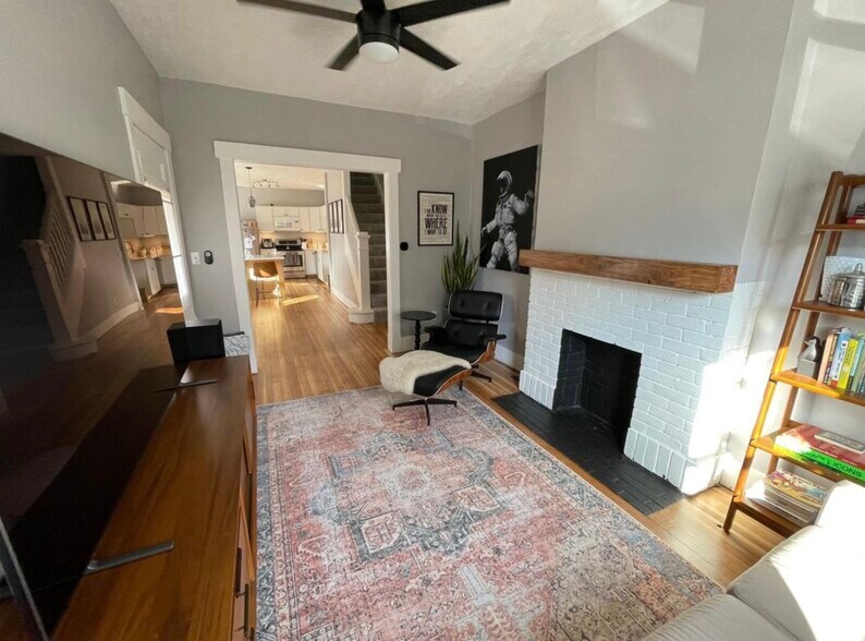 Building Photo - 248 Perrine St