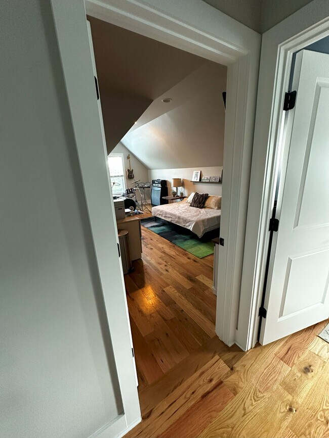 Bonus Room - 1198 8th St