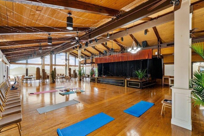 Building Photo - 13765 Flora Pl