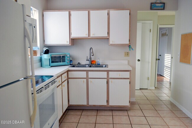 Building Photo - 64 Cardinal Dr