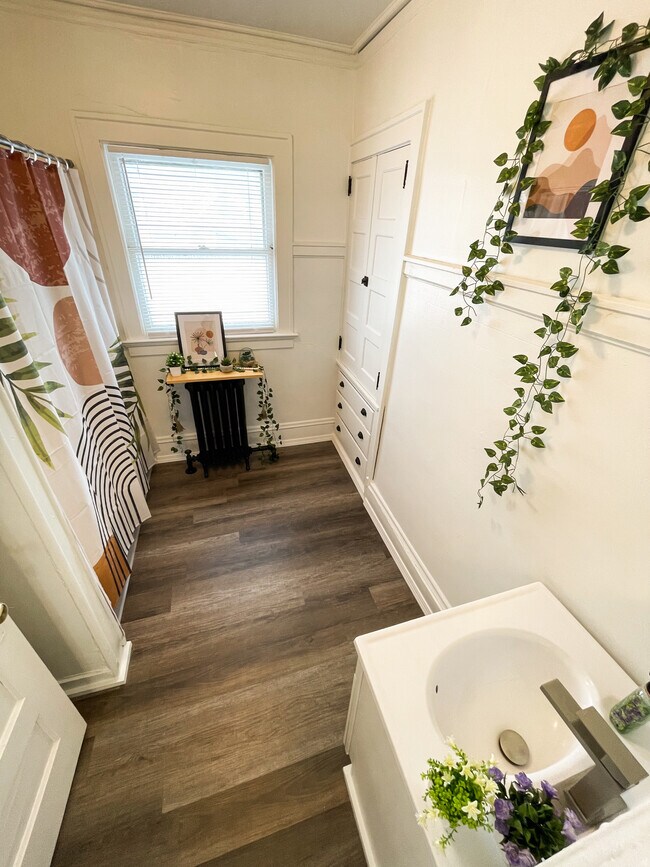 Building Photo - 3721 Cottage Grove Ave