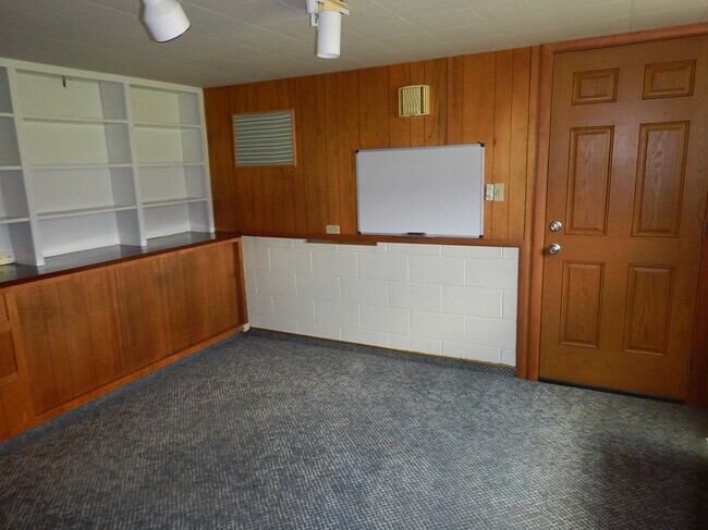 Building Photo - 2214 Anna Ave