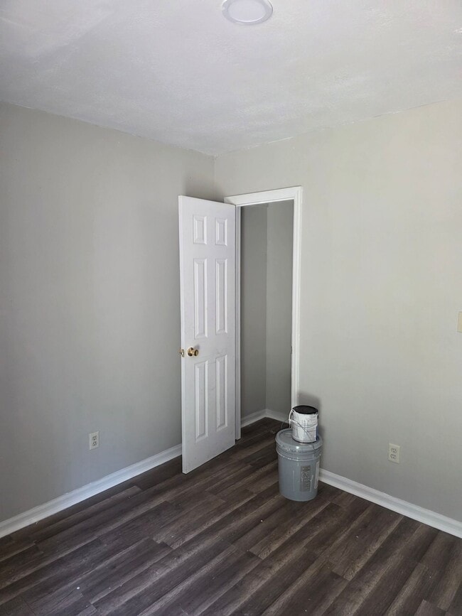 Building Photo - 3 Bedroom End Unit