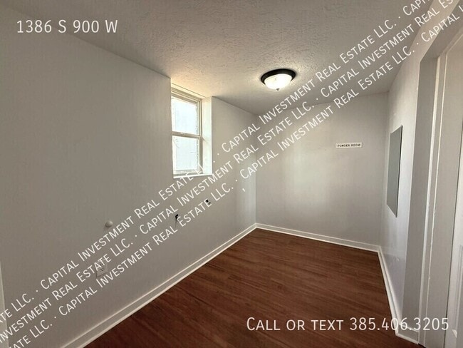 Building Photo - 1386 S 900 W