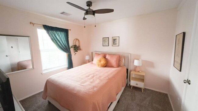 Building Photo - 21024 Alden's Oak