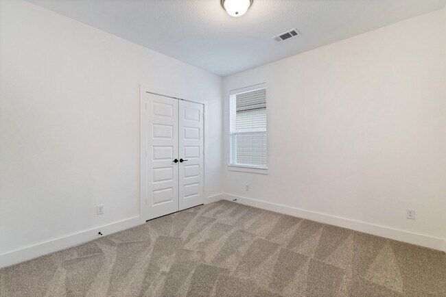 Building Photo - 8127 Fenway Hts Dr