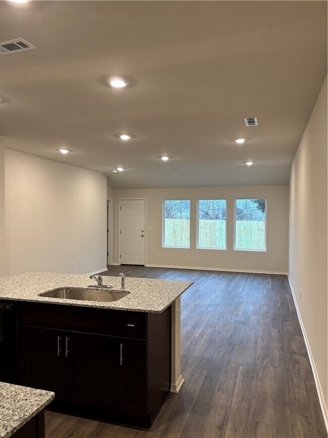 Building Photo - 6608 NW Altus St